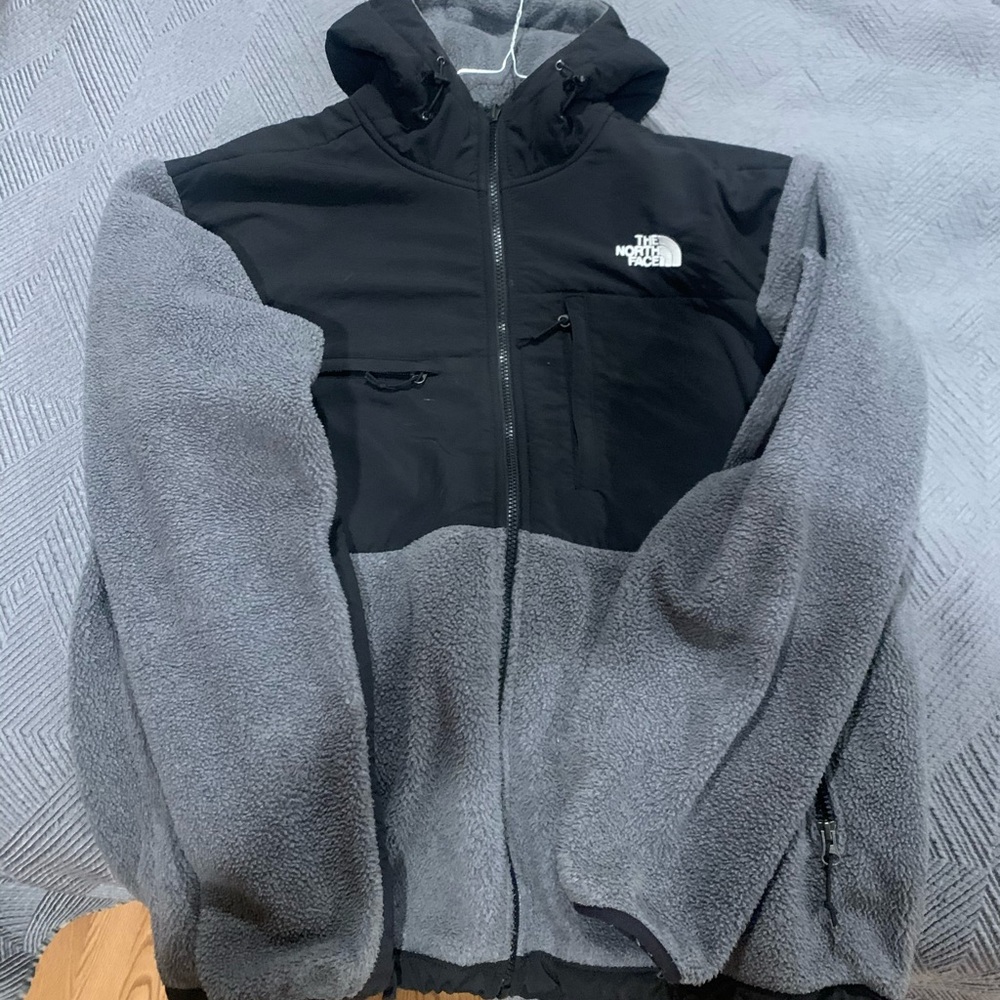 Men’s NorthFace fleece jacket